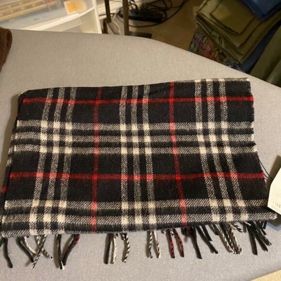 Burberry Plaid Black and Red Scarf, 100% cashmere, Made in England NWT - Picture 2 of 4